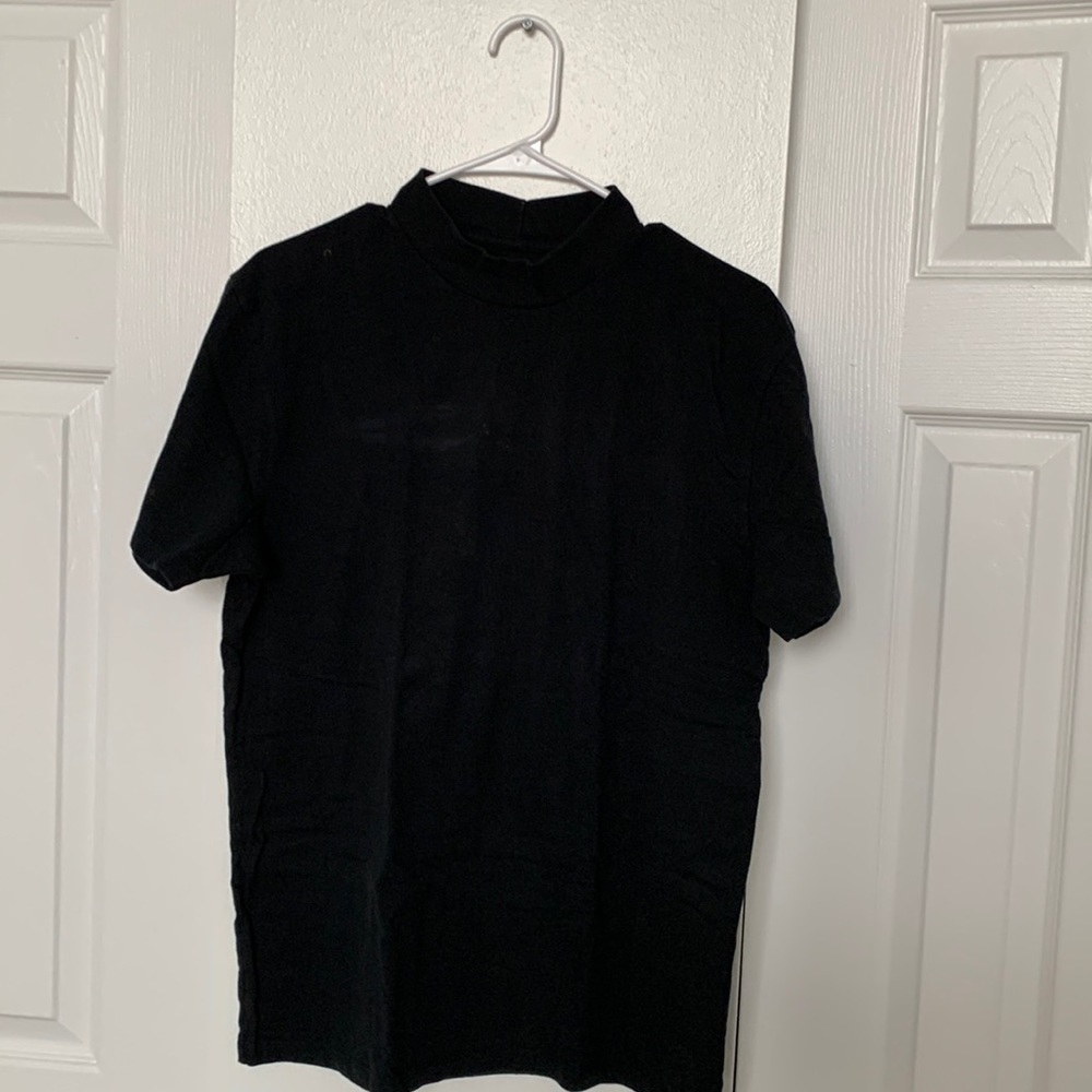 Abercrombie & fitch mock neck tee size medium worn once. Black color